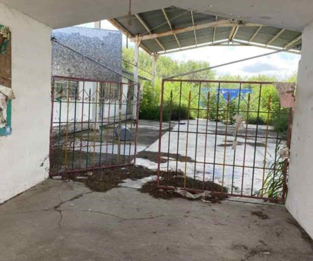 Lucen escuelas en completo abandono