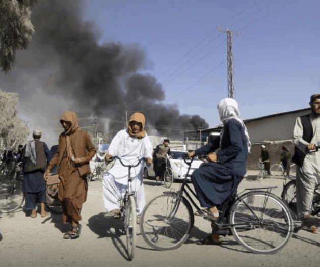 Talibán toma región cerca de Kabul, ataca ciudad norteña