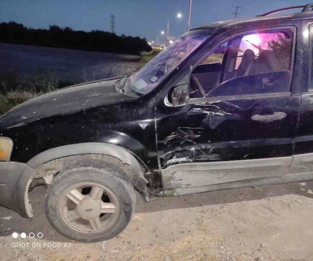 Impacta su moto contra camioneta