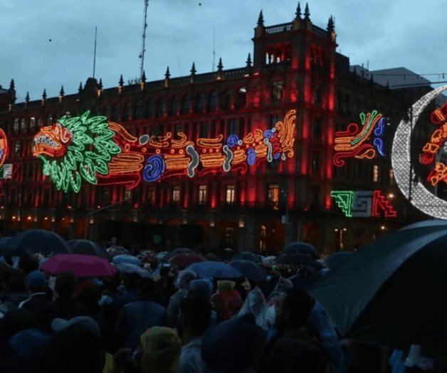 Sin sana distancia inicia show del Templo Mayor en el Zócalo