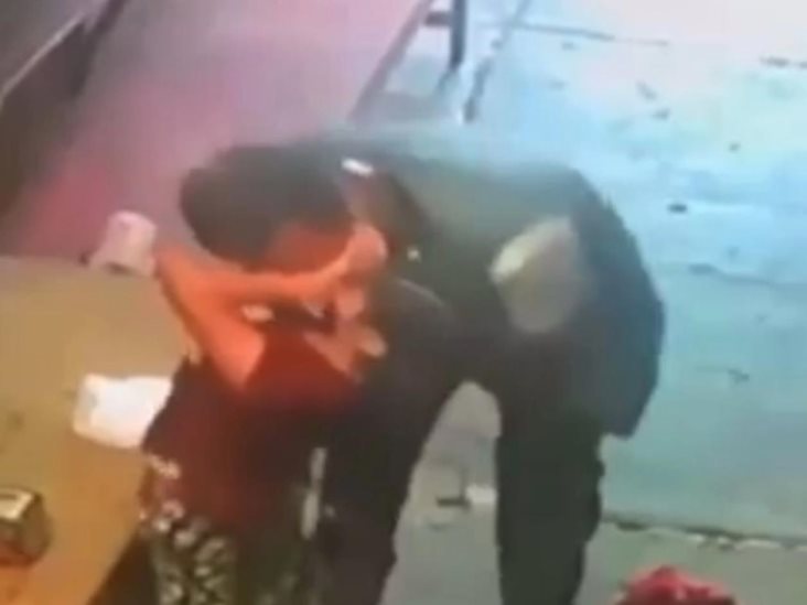 Graban en video a sujeto que besó a la fuerza a niña de 6 años en Chiapas Graban en video a sujeto que besó a la fuerza a niña de 6 años en Chiapas