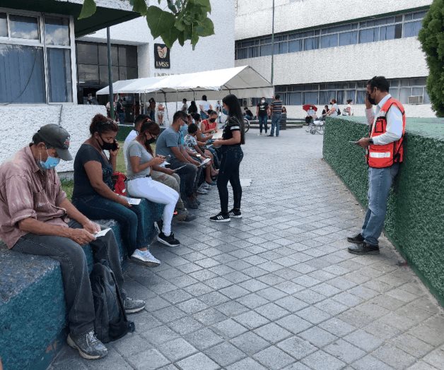 Salen a la calle para  reclutar empleados