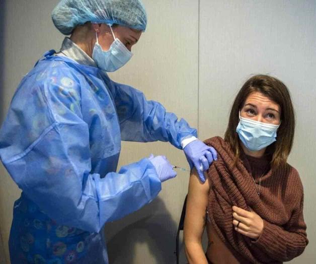 Uruguay comienza a vacunar con tercera dosis de Pfizer