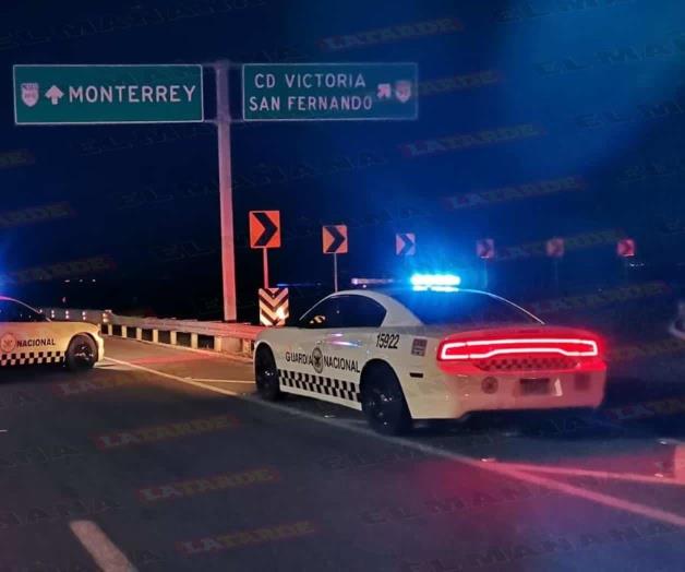 Moviliza volcadura de pipa con doble tanque Moviliza volcadura de pipa con doble tanque