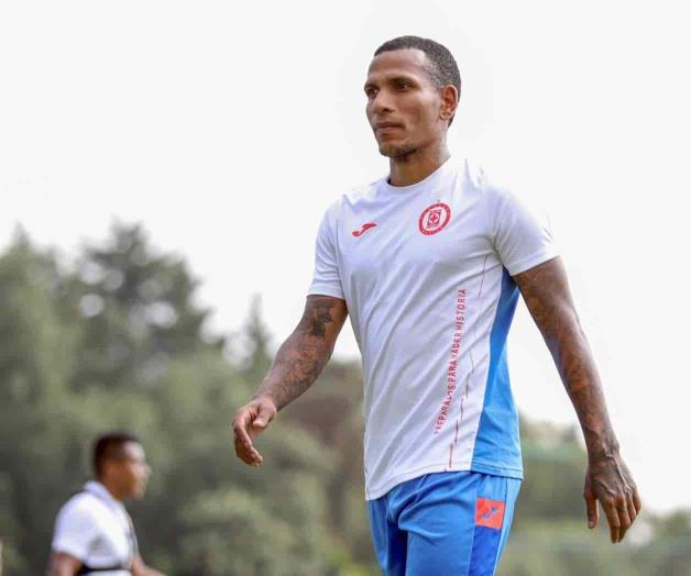 Cruz Azul hace oficial registro del venezolano Rómulo Otero
