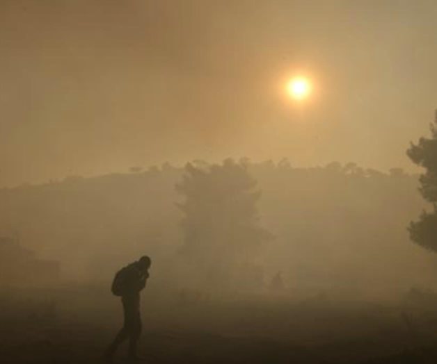 Las llamas siguen arrasando montes en Grecia y Francia