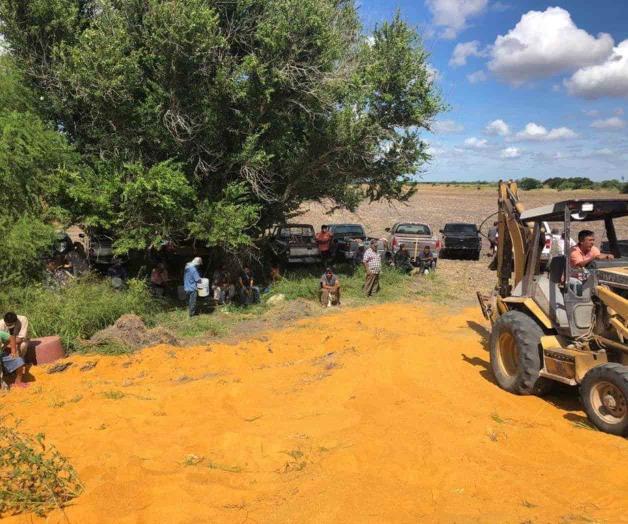 Vuelca remolque cargado con 30 toneladas de soya