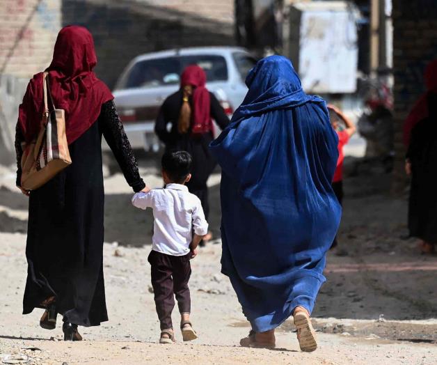 Urgen al Talibán garantizar los derechos de las mujeres