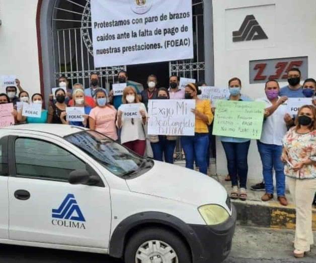 Con paros escalonados de brazos caídos, trabajadores de la salud exigen pagos en Colima