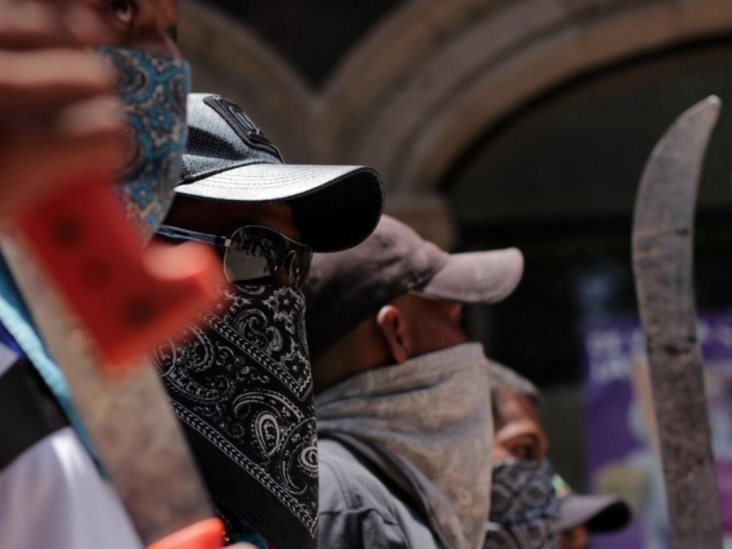 Multan con 300 pesos a quien no defienda barricadas en cuatro municipios de Michoacán Multan con 300 pesos a quien no defienda barricadas en cuatro municipios de Michoacán