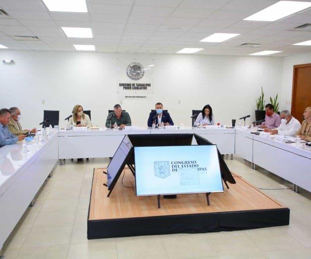 Culpan a cajeros de robos a clientes