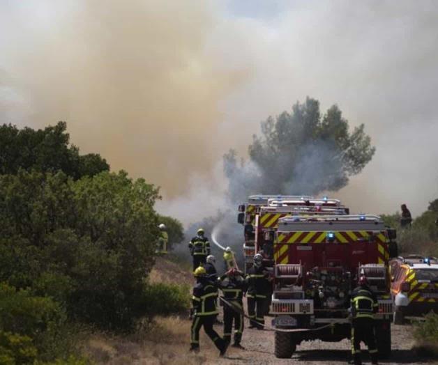 Vientos y temperaturas ayudan a combatir incendio en Francia