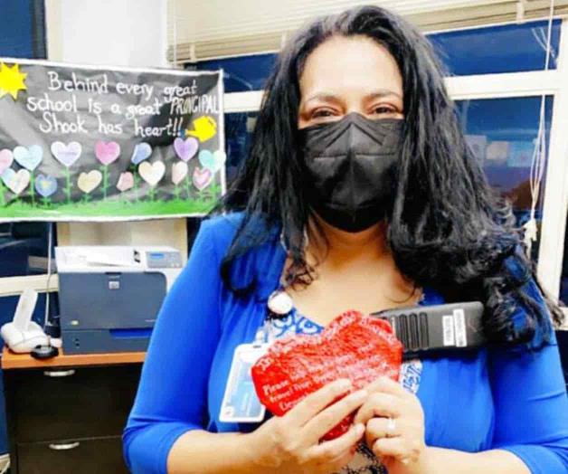 Homenaje a maestra ejemplar mexicana
