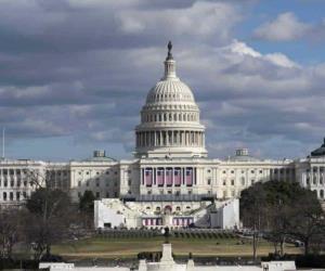 Investigan presunto explosivo en vehículo cerca de Capitolio