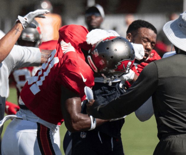 Expulsan a Brown de práctica