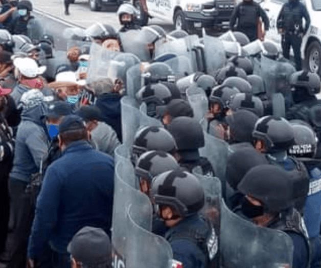 Policía desaloja a campesinos que exigían un alto al uso de bombas antigranizo en Puebla