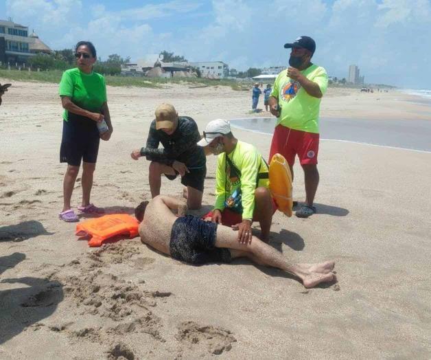 Salvan a reynosense de morir ahogado en playa Miramar