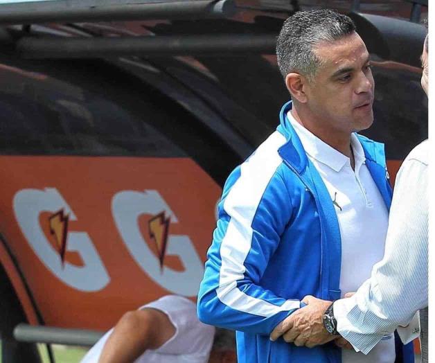 Pity Altamirano deja dirección técnica de Gallos Blancos