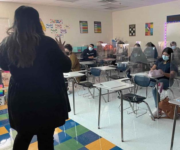 Incorporan cubrebocas a código de vestimenta