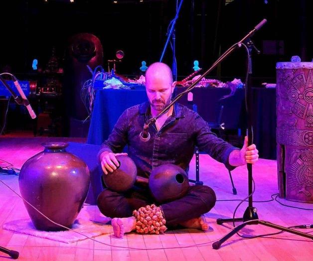 Una expedición constante en el camino de la música Una expedición constante en el camino de la música
