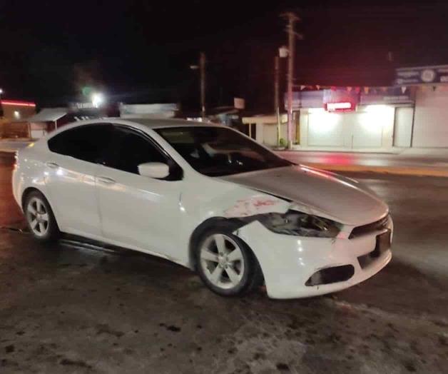 Choca acelerada a unidad parada