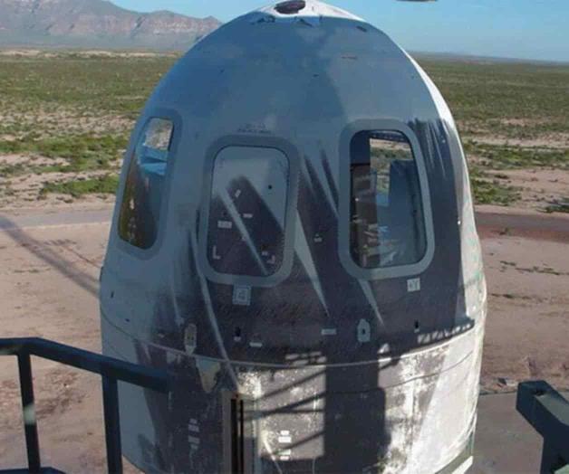 Lanza Blue al espacio obra de arte pintada en cápsula