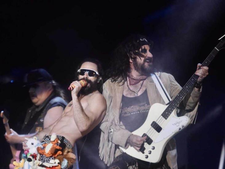 Prende al público con su rock Prende al público con su rock