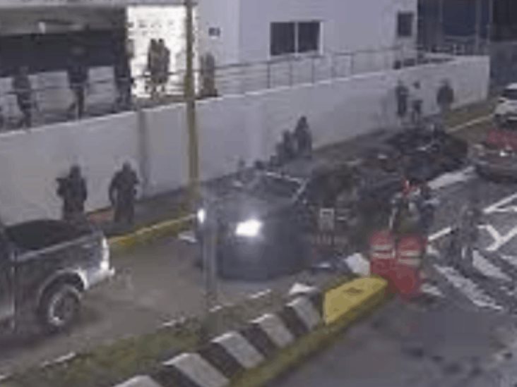 Toma grupo armado caseta en Michoacán Toma grupo armado caseta en Michoacán