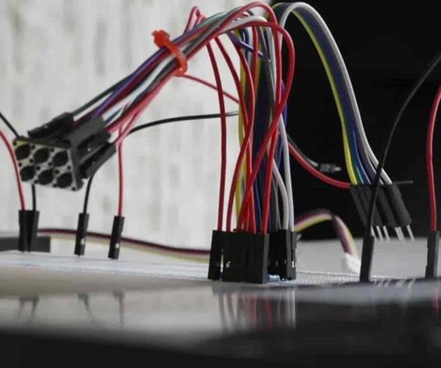 Diseñan guante que lee braille en voz alta