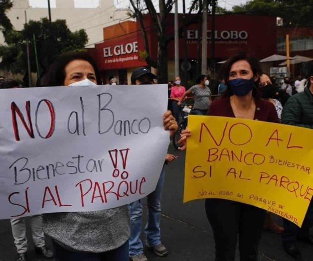 Protestan por construcción de Banco del Bienestar en parque