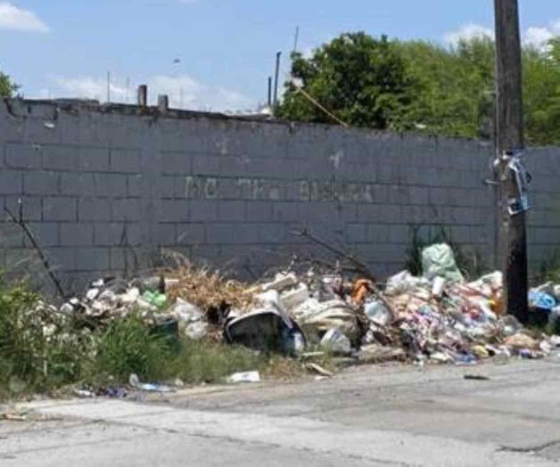 Se acumulan desechos en los tianguis