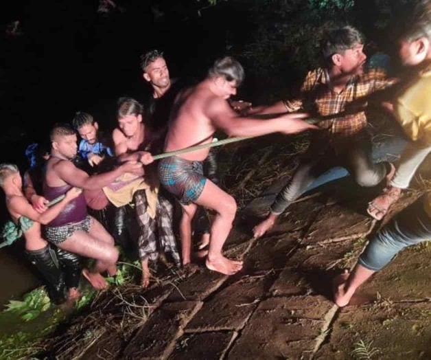 Mueren 22 en naufragio de barco de pasajeros en Bangladesh