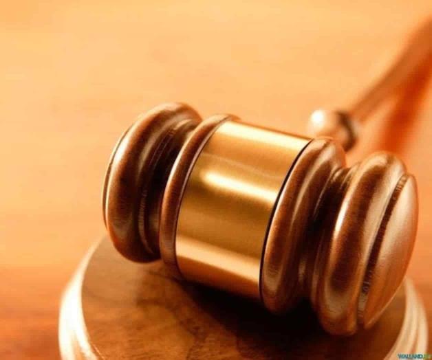 Ordenan compensar por desechar porno