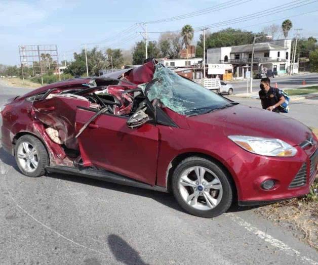 Incrusta coche en tractocamión