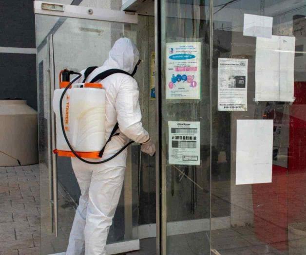 Sanitizan cajeros automáticos