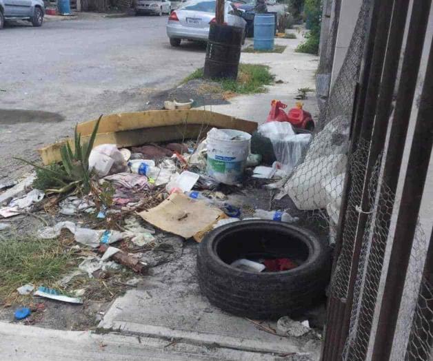 Pelean vecinos, ahora por deshacerse de la basura