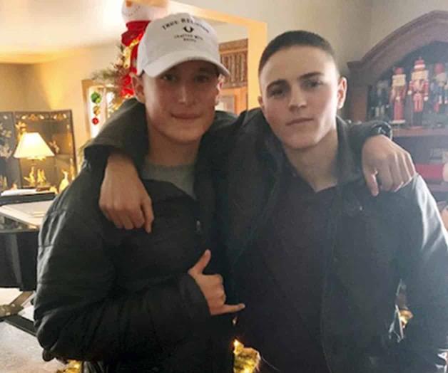 Un futuro papá, entre los soldados muertos