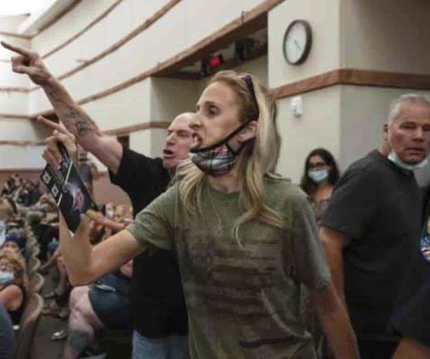 COVID pone en jaque a miembros de juntas escolares de EEUU