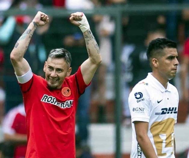 Pierde Pumas la cabeza y cae ante el Toluca