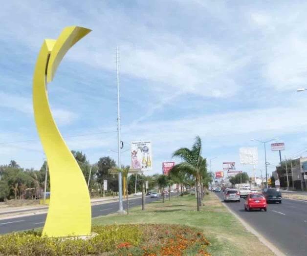 Arrojan cabezas de tres personas