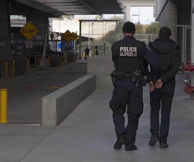 Arrestan a residente que regresaba al país Arrestan a residente que regresaba al país