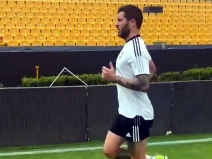 Ya pisa Gignac la cancha del Uni Ya pisa Gignac la cancha del Uni