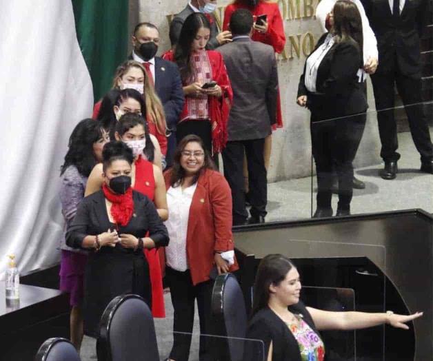 Presumen paridad, pero las marginan Presumen paridad, pero las marginan