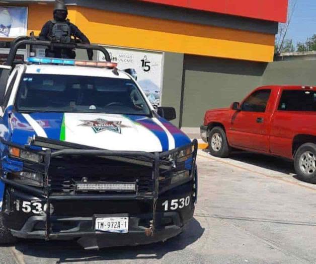 Atraco armado a minisúper; sujeto huye caminando