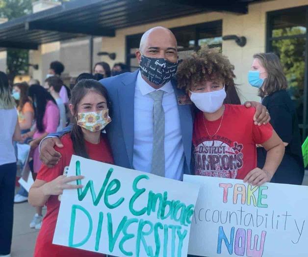 Cae el primero de la nueva ley racial en las escuelas