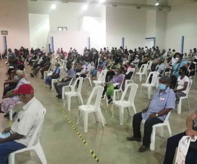 Inicia pago de la pensión universal para 65 y más