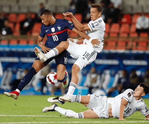 Empata Francia ante Bosnia y Herzegovina