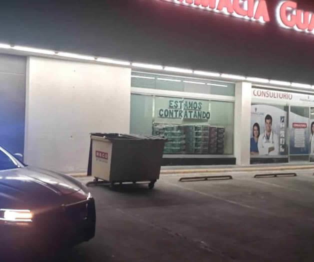 Asaltan cuchillo en mano en farmacia ‘Guadalajara’