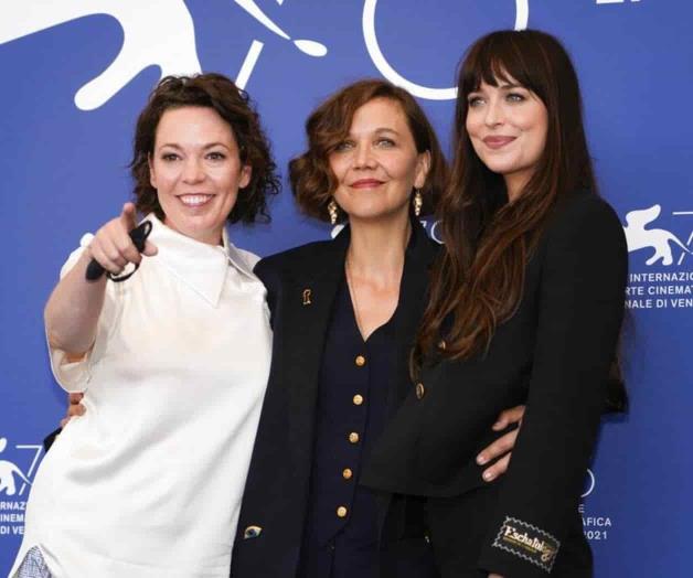 En su debut como directora, Gyllenhaal adapta a Ferrante