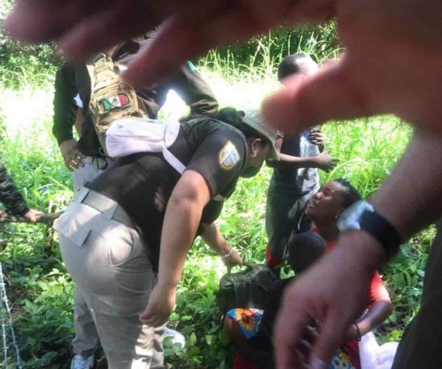 Agreden agentes a corresponsal